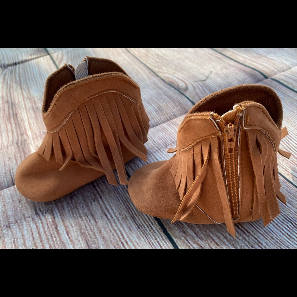 NEW Infant Girl’s Soft Sole Booties Size 0-6 Months